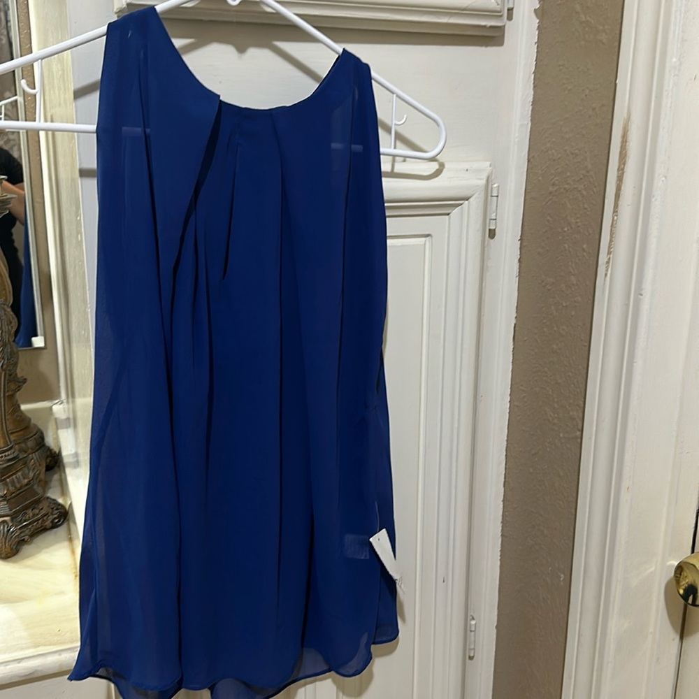 Women’s key hole sleeveless blouse